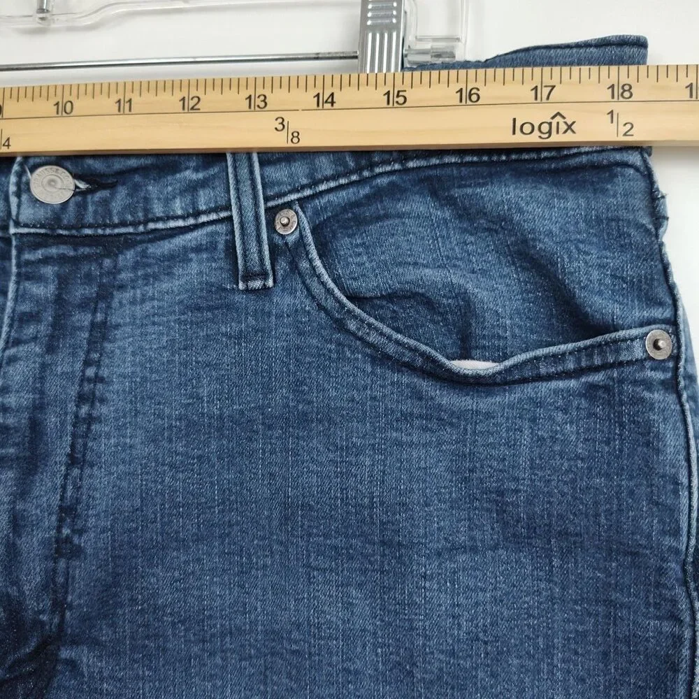 Levi's 541 Straight Leg Men's Jeans, 38 x 34 (really 32L) Medium‎ Wash Blue